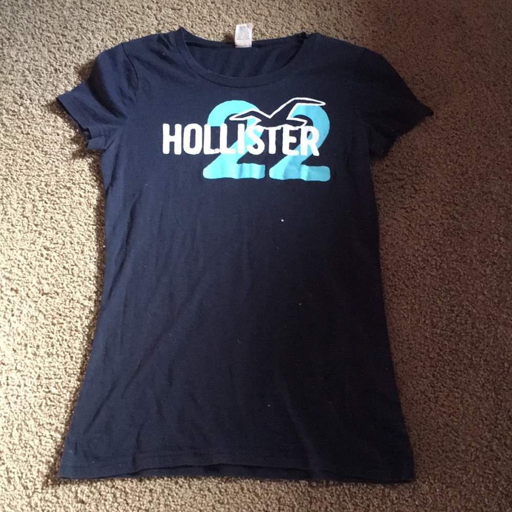 Hollister tee